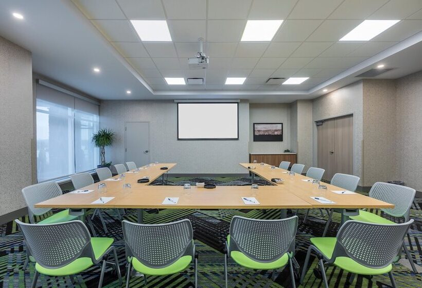 فندق Holiday Inn Express & Suites Moncton, An Ihg