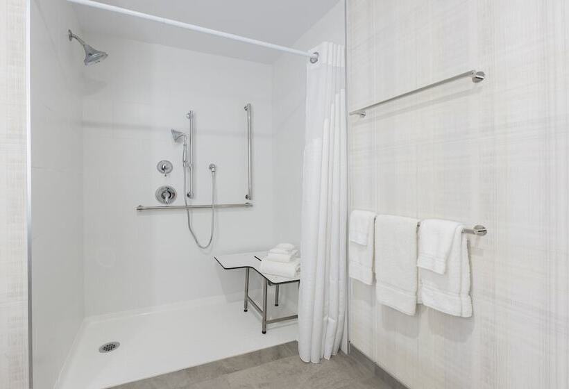 فندق Holiday Inn Express & Suites Moncton, An Ihg