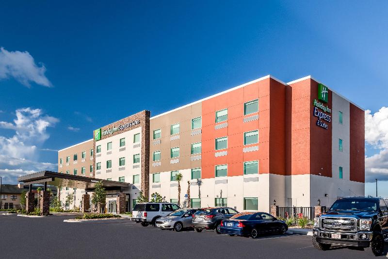 Отель Holiday Inn Express & Suites Punta Gorda, An Ihg