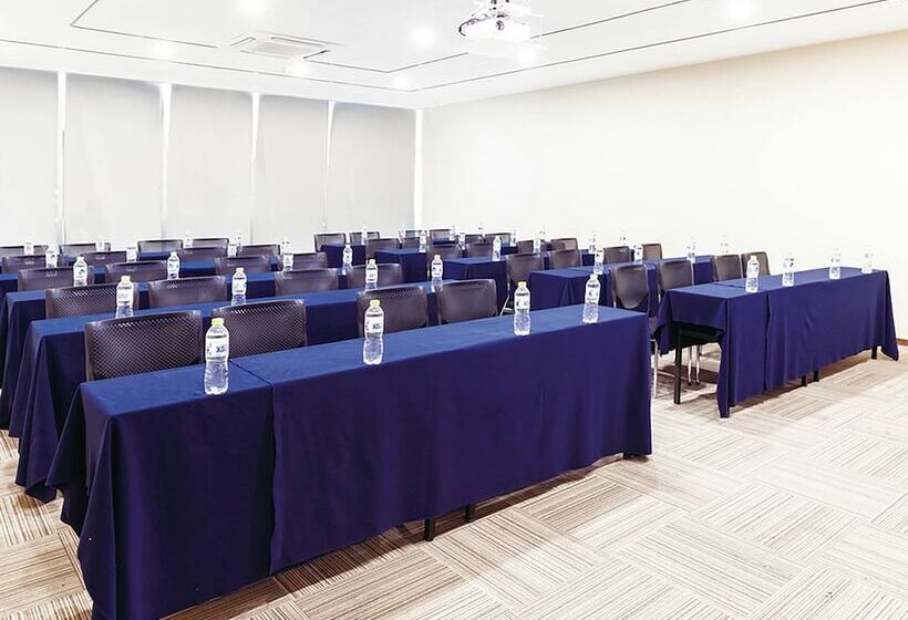 ホテル Holiday Inn Express Jinan Exhibition Center By Ihg