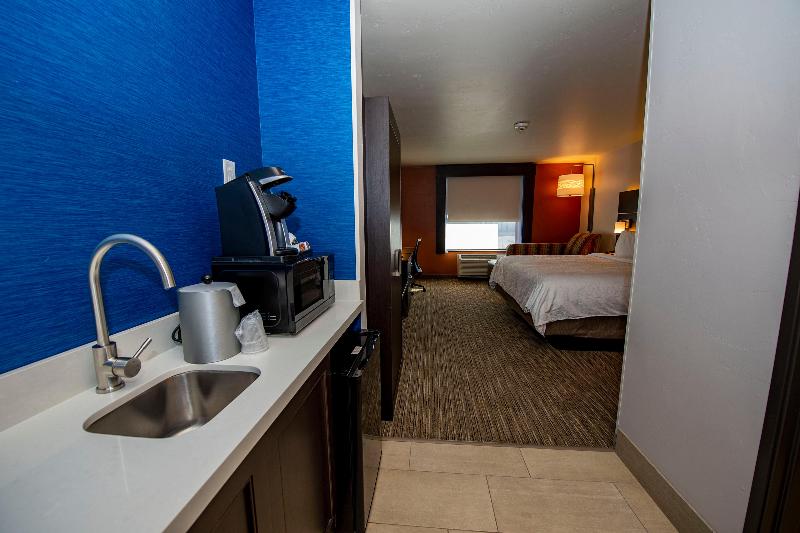Отель Holiday Inn Express & Suites Colorado Springs Afa Northgate, An Ihg