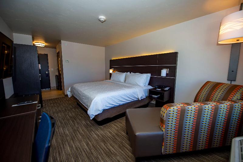 Отель Holiday Inn Express & Suites Colorado Springs Afa Northgate, An Ihg