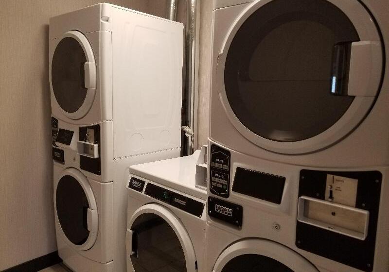 Отель Holiday Inn Express & Suites Colorado Springs Afa Northgate, An Ihg