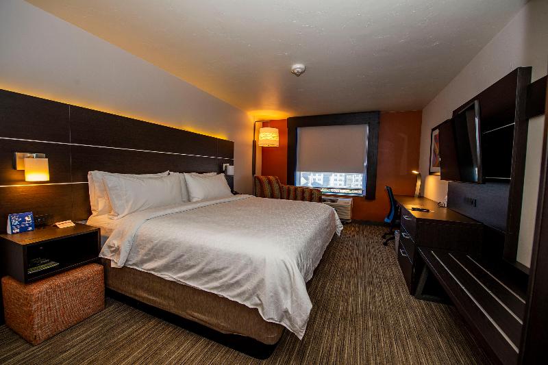 Отель Holiday Inn Express & Suites Colorado Springs Afa Northgate, An Ihg