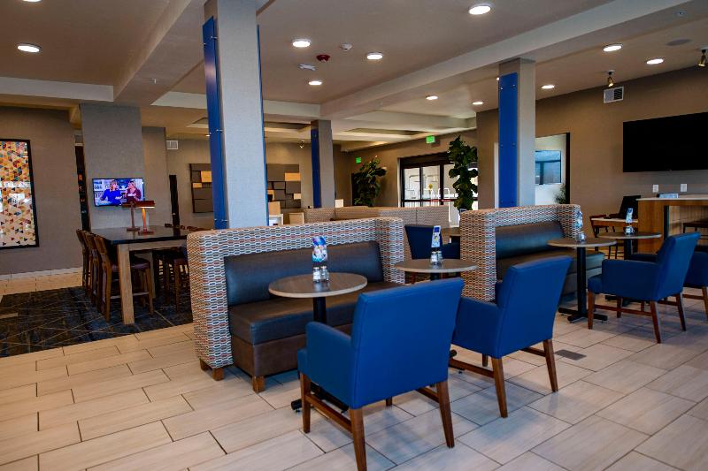 Отель Holiday Inn Express & Suites Colorado Springs Afa Northgate, An Ihg