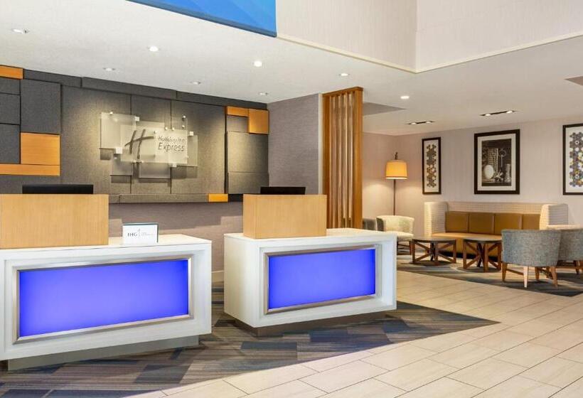 فندق Holiday Inn Express & Suites Redding, An Ihg