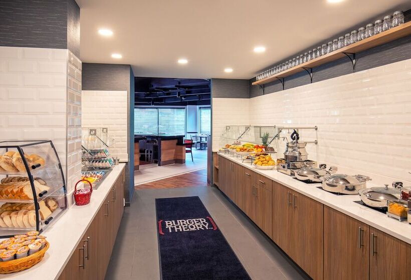 호텔 Holiday Inn Newport News Hampton By Ihg