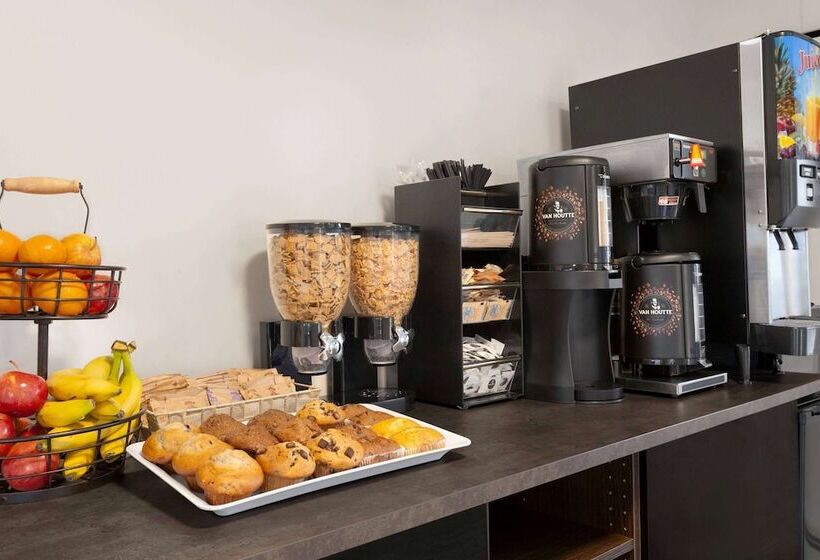 فندق Howard Johnson By Wyndham Grande Prairie