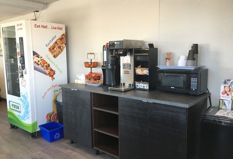 فندق Howard Johnson By Wyndham Grande Prairie