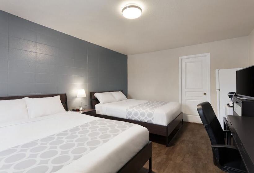 فندق Howard Johnson By Wyndham Grande Prairie