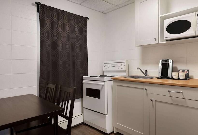 فندق Howard Johnson By Wyndham Grande Prairie