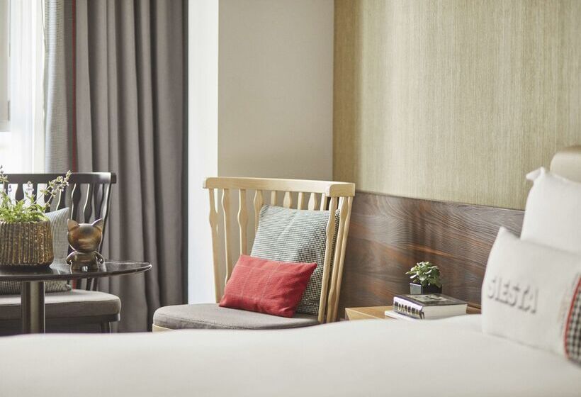 Отель Hyatt Centric Gran Via Madrid