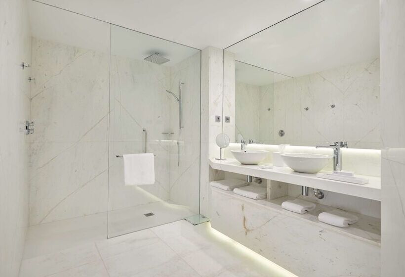 Отель Hyatt Centric Gran Via Madrid