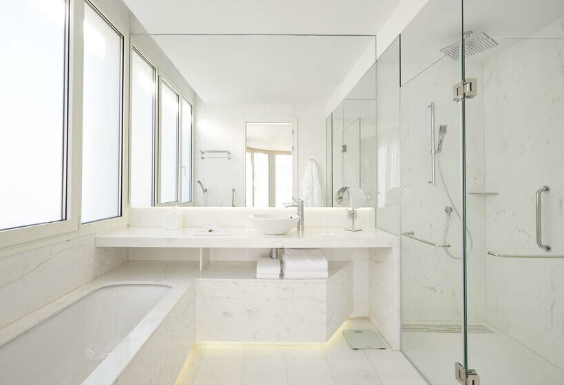 Отель Hyatt Centric Gran Via Madrid