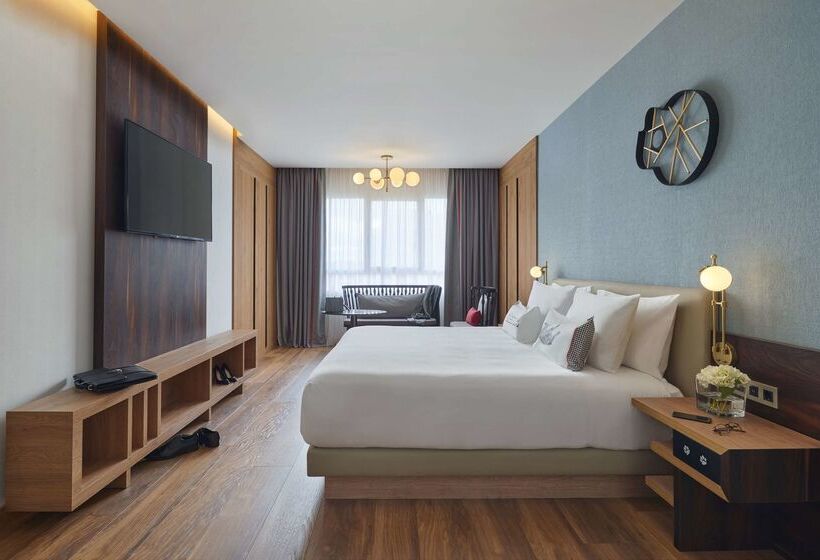 Отель Hyatt Centric Gran Via Madrid