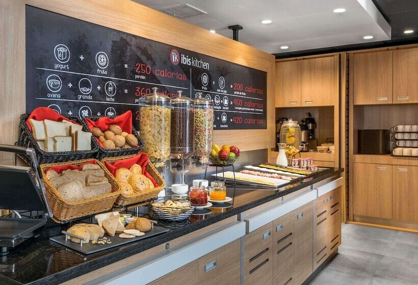 Отель Ibis Iquique