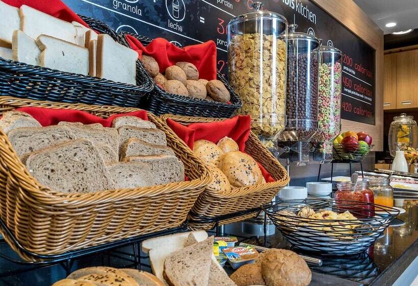 Отель Ibis Iquique