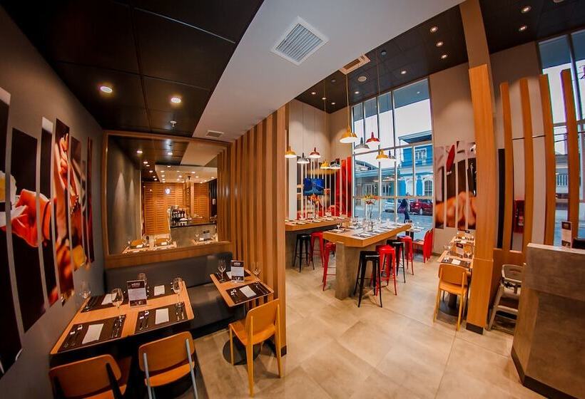 Отель Ibis Iquique