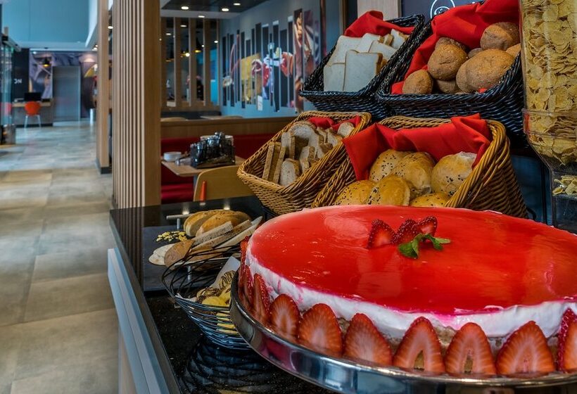 Отель Ibis Iquique