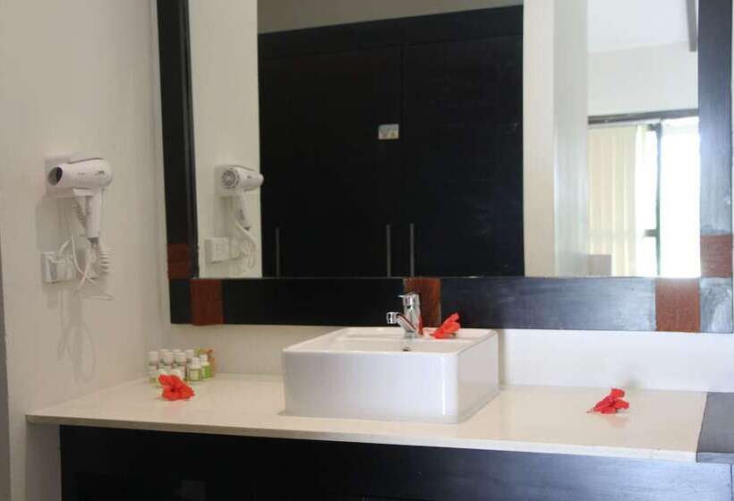 فندق Landers Bay Resort & Spa Fiji   Adults Only