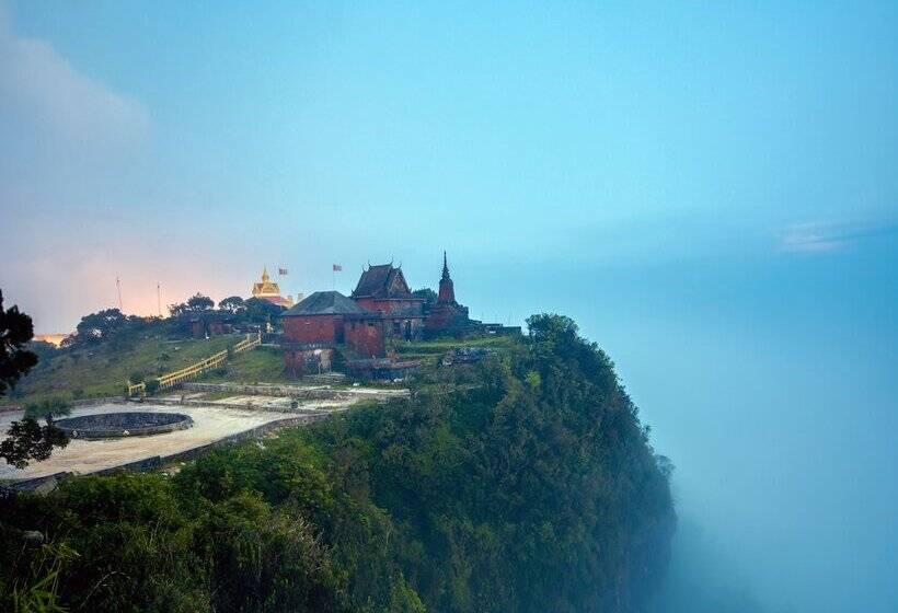 Отель Le Bokor Palace