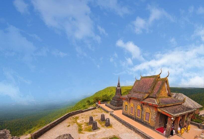 Отель Le Bokor Palace