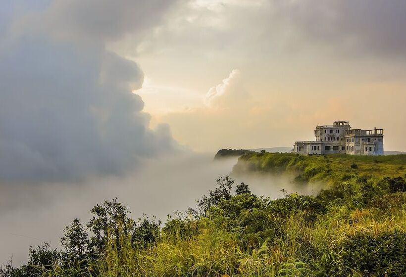 Отель Le Bokor Palace