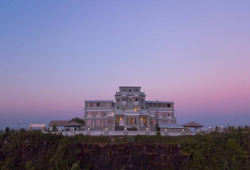 Отель Le Bokor Palace