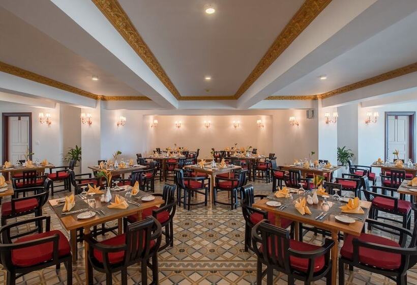 Отель Le Bokor Palace