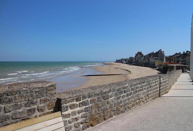 ホテル Saint Aubin Logis Hôtel & Restaurant