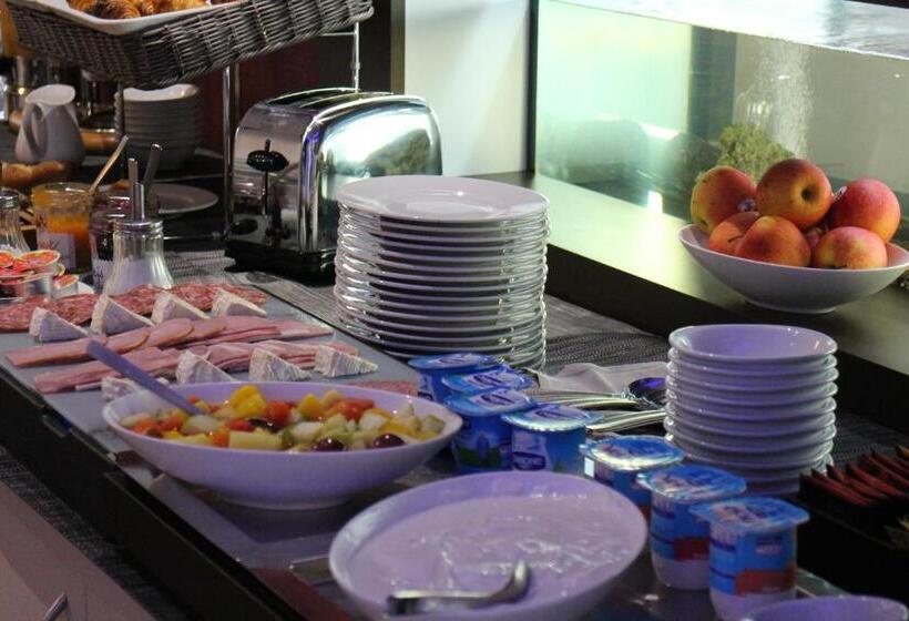 ホテル Saint Aubin Logis Hôtel & Restaurant