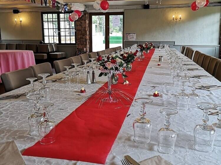 Отель Les Pins Blancs En Provence