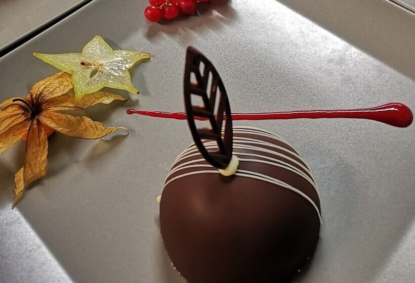 Отель Les Pins Blancs En Provence