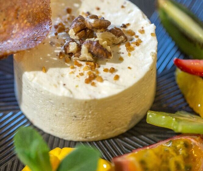 Отель Les Pins Blancs En Provence