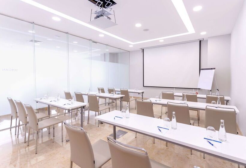 ホテル NH Puebla Finsa