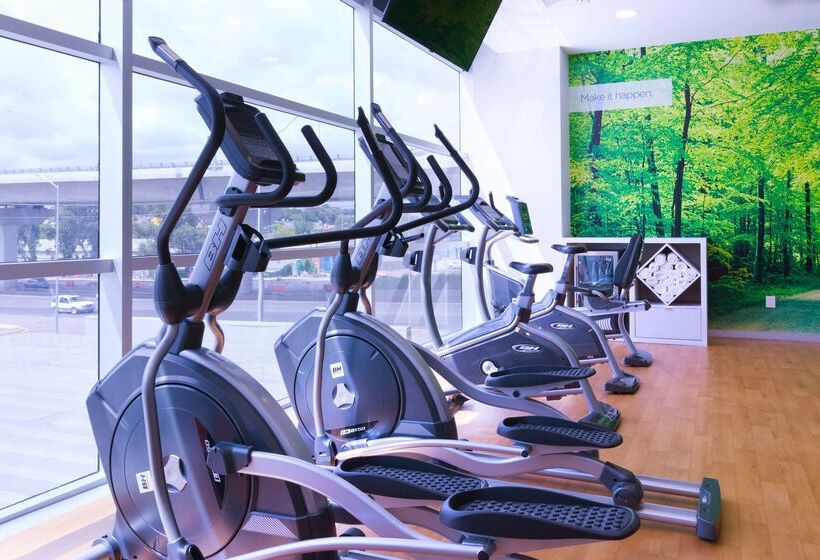 ホテル NH Puebla Finsa