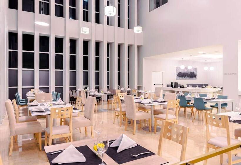 ホテル NH Puebla Finsa