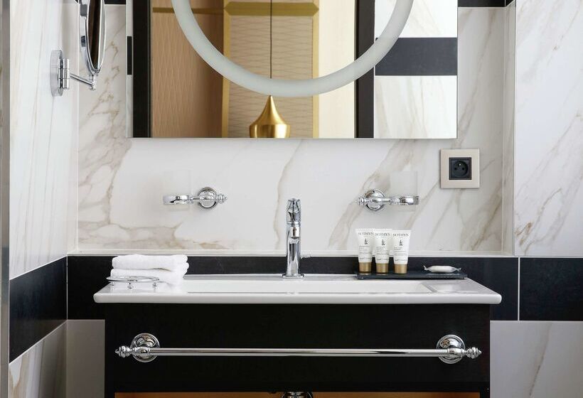 Niepce Paris Hotel, Curio Collection By Hilton