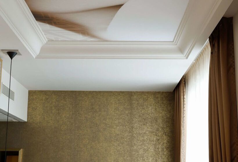 Niepce Paris Hotel, Curio Collection By Hilton