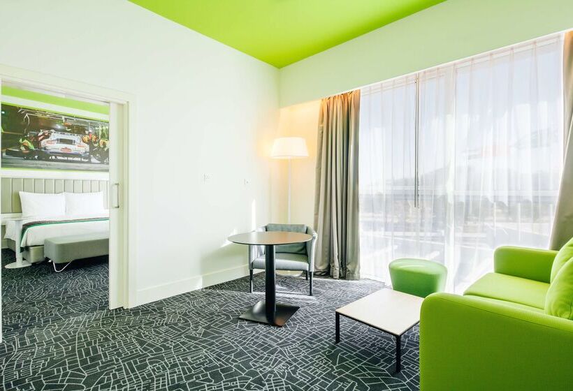 هتل Park Inn By Radisson Dubai Motor City