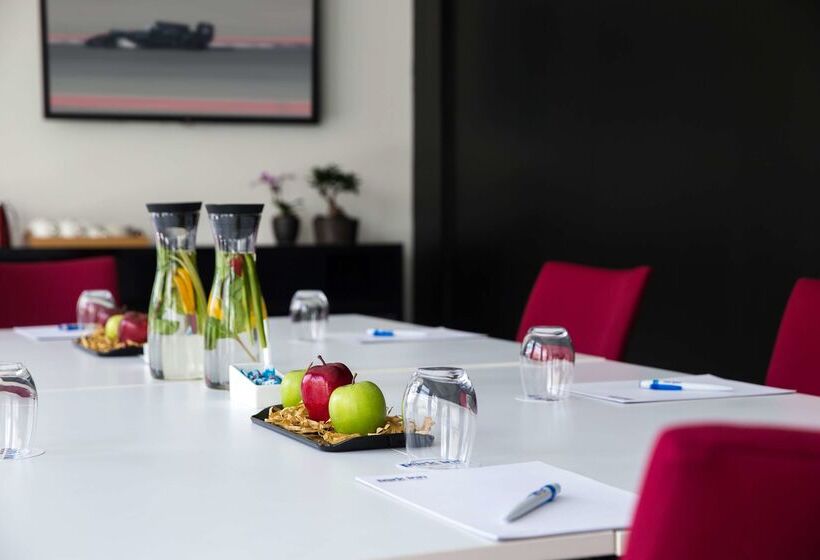 هتل Park Inn By Radisson Dubai Motor City