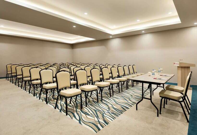 ホテル Ramada By Wyndham Gumushane