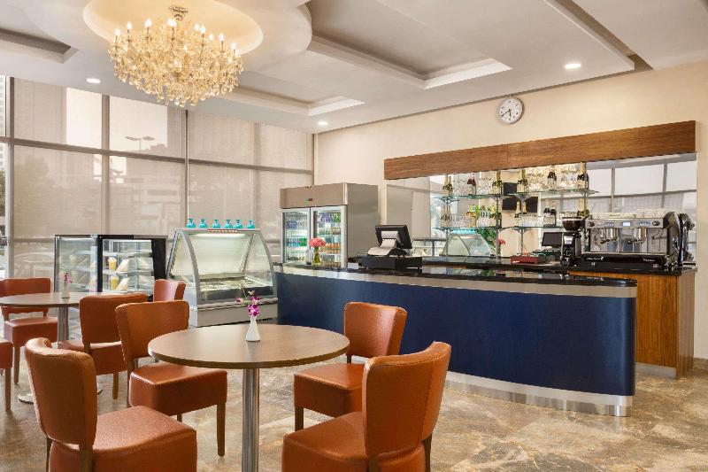 هتل Ramada Encore By Wyndham Kuwait Downtown