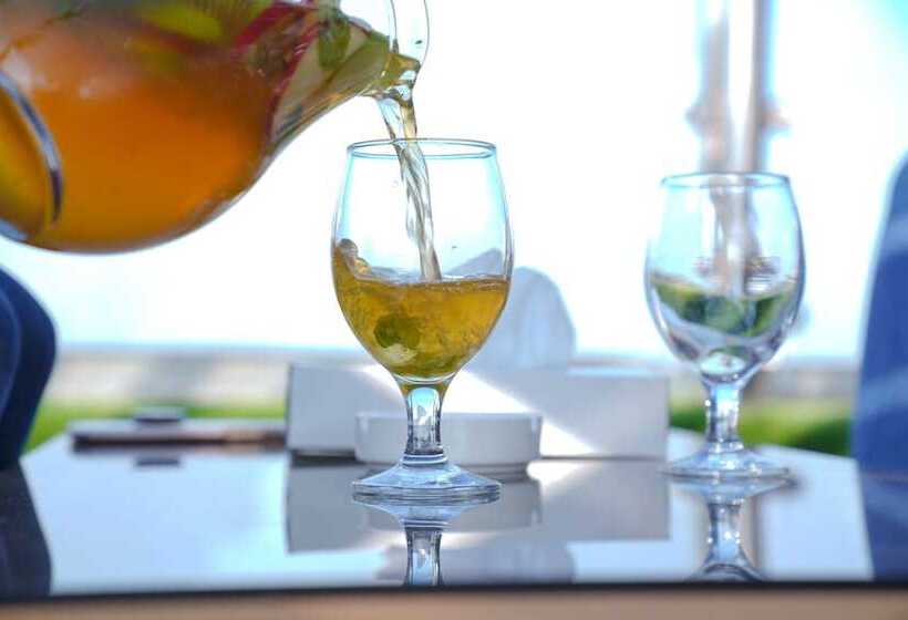 هتل Ramada Encore By Wyndham Kuwait Downtown