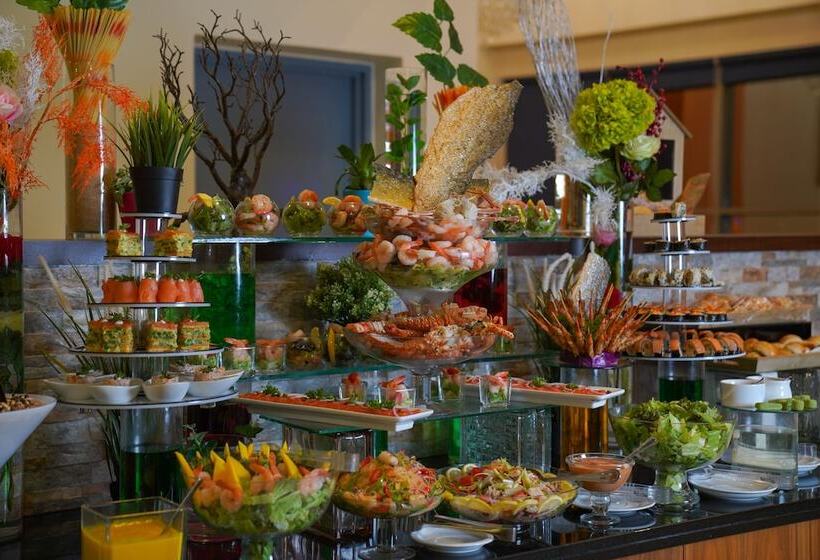 هتل Ramada Encore By Wyndham Kuwait Downtown