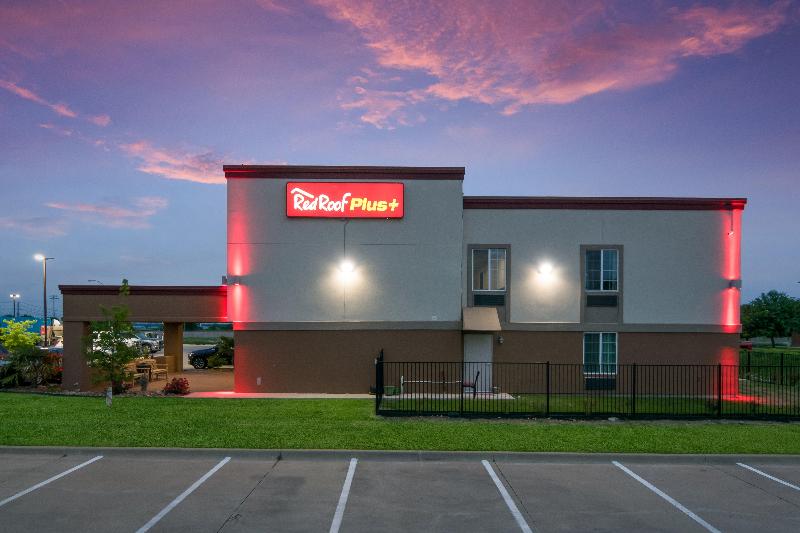 فندق Red Roof Inn Plus+ Fort Worth   Burleson