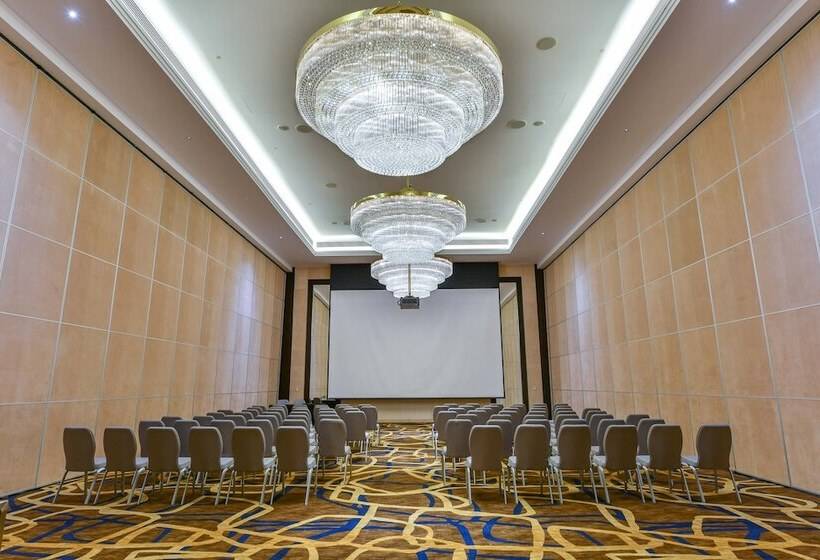 هتل Royal Saray Resort