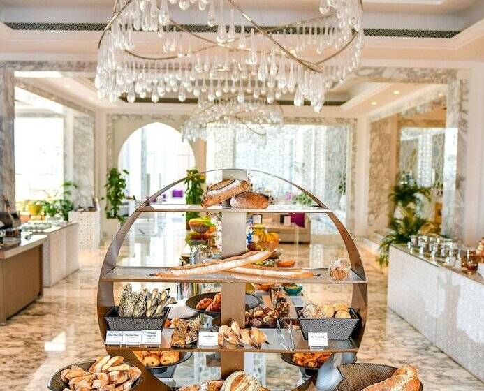 هتل Royal Saray Resort