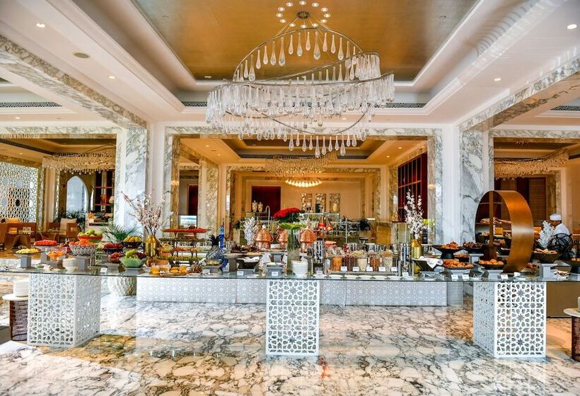 هتل Royal Saray Resort