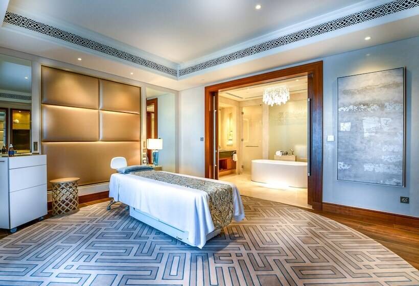 هتل Royal Saray Resort